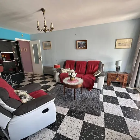 En Rez De Jardin, 2 Chambres, Plage Et Commerces A 5 Minutes A Pied Six-Fours-les-Plages